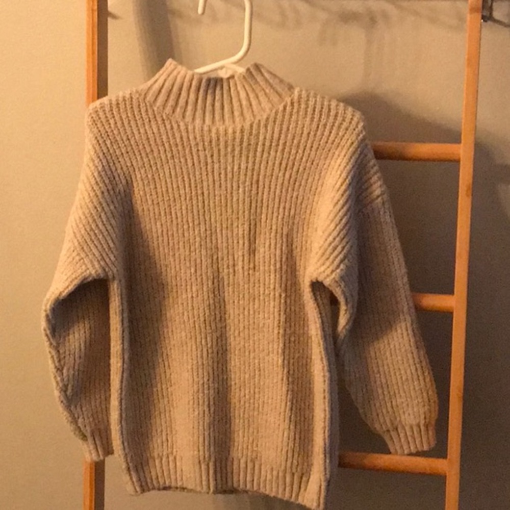 Old Navy turtle neck sweater size 4 toddler. EUC